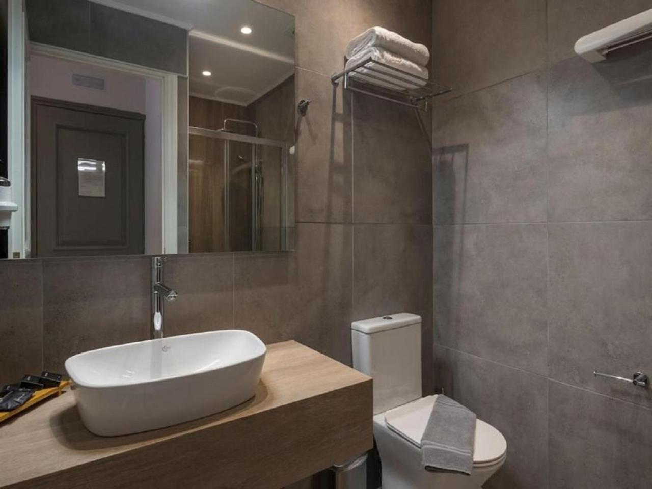 Hotel Linda Suites Near International Airport By La Casa ニューデリー エクステリア 写真