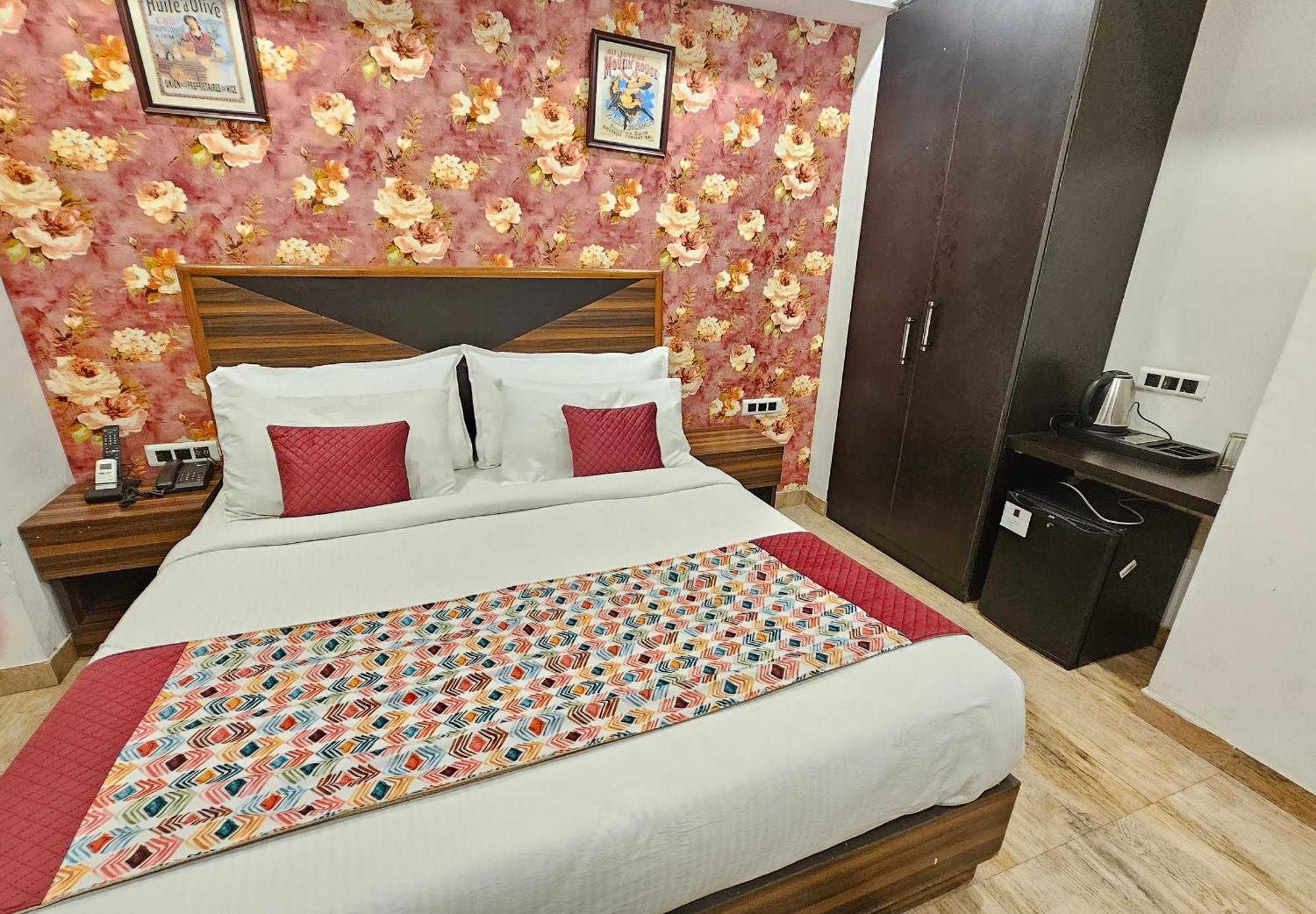Hotel Linda Suites Near International Airport By La Casa ニューデリー エクステリア 写真