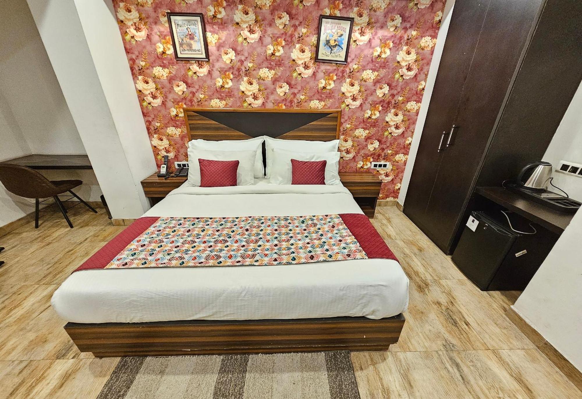 Hotel Linda Suites Near International Airport By La Casa ニューデリー エクステリア 写真